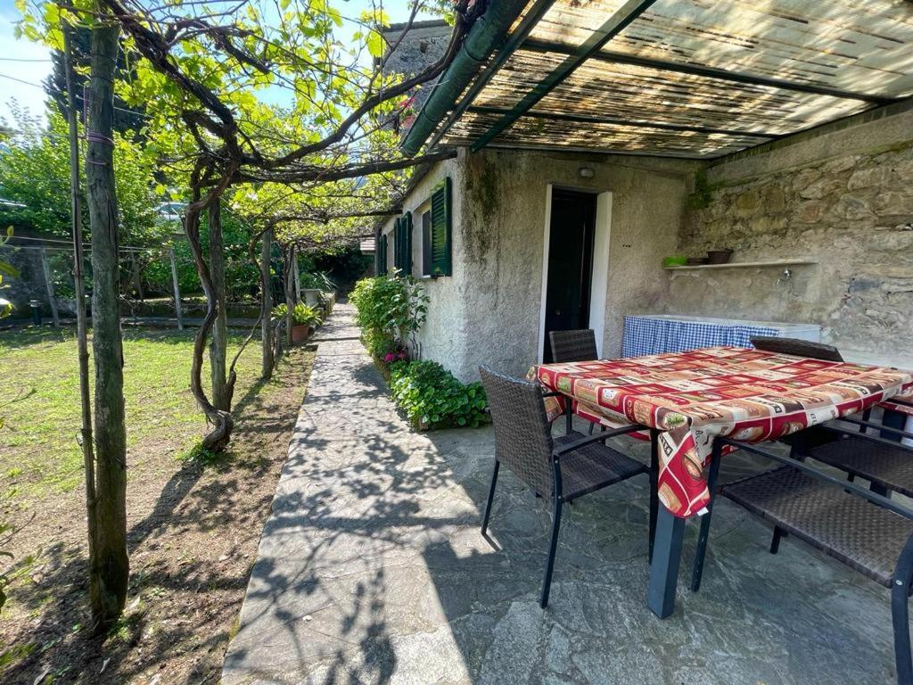 Lobster Cottage Apartment Леванто Экстерьер фото