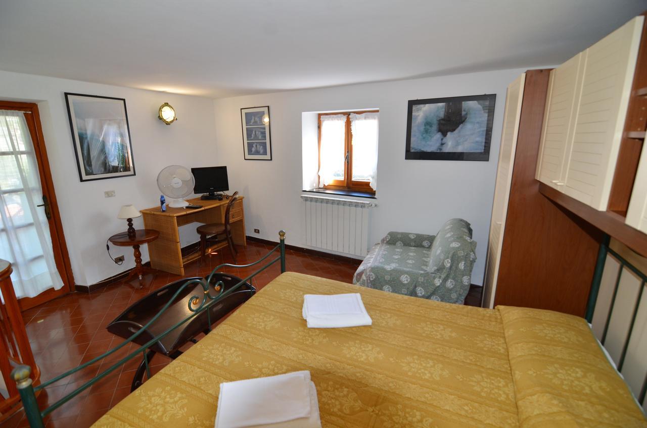 Lobster Cottage Apartment Леванто Экстерьер фото