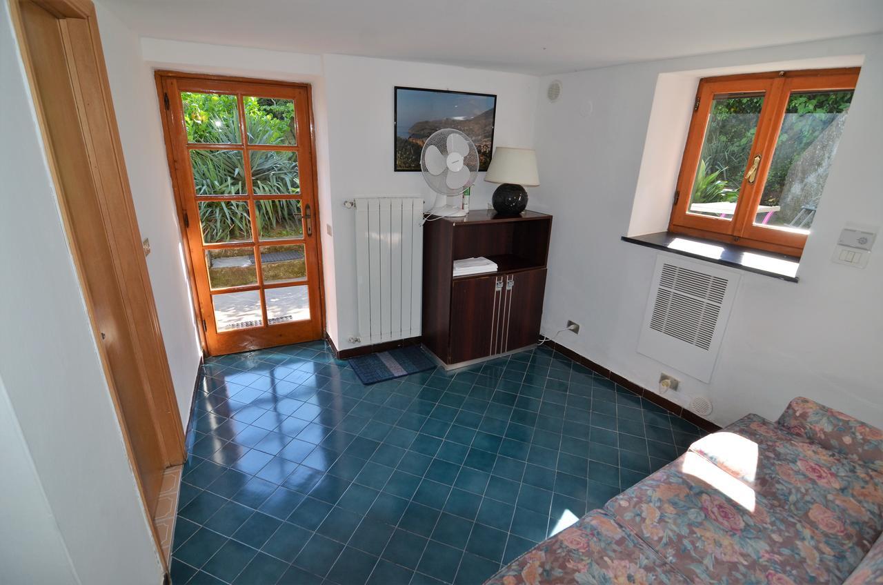 Lobster Cottage Apartment Леванто Экстерьер фото